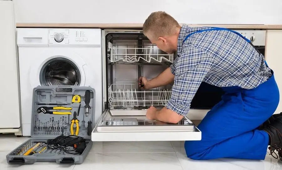 Akçakoca İmmergas servisi teknisyen ekibi beyaz eşya tamiri yaparken